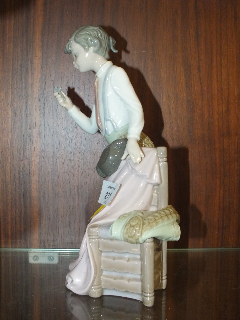 THREE LARGE LLADRO FIGURES COMPRISING OF A BOY WITH A CROSS, A SEATED CHERUB AND A SEATED LADY - Image 2 of 4