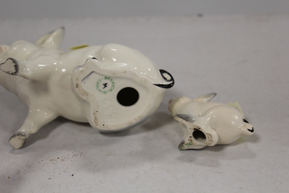 A ROYAL WORCESTER BIRTH STONE PISCES AND TWO BESWICK PIG FIGURES - Image 3 of 3