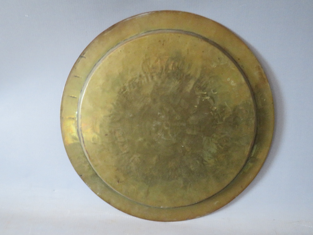 AN ANGLO INDIAN CIRCULAR METAL TRAY EMBELLISHED WITH ISLAMIC SCRIPT, Dia. 34 cm, together with two - Image 3 of 6