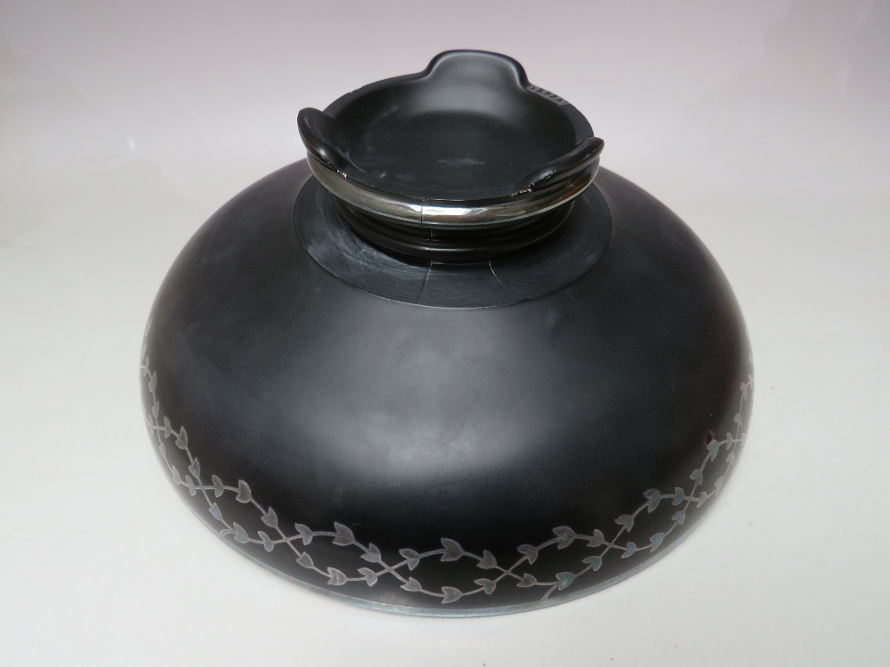 AN EARLY TO MID 20TH CENTURY FOOTED BLACK GLASS BOWL WITH WHITE METAL INLAY, of circular form with - Image 8 of 9