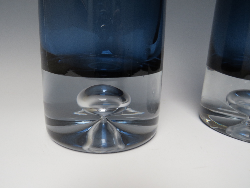 A PAIR OF FINNISH BLUE AND CLEAR BLOWN BUBBLE BASE STUDIO GLASS VASES, of tapered cylindrical - Image 3 of 5