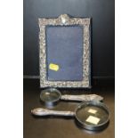 A HALLMARKED SILVER PICTURE FRAME TOGETHER WITH TWO SILVER HANDLED MAGNIFYING GLASSES