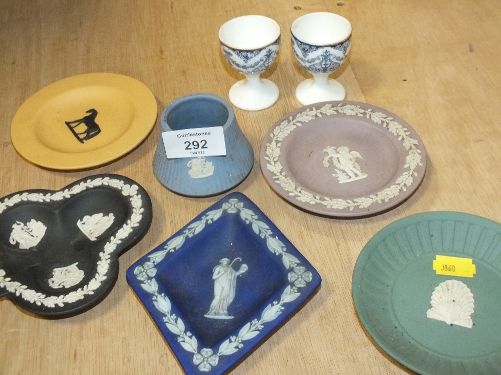 A COLLECTION OF FIVE ASSORTED COLOURWAY WEDGWOOD JASPERWARE PIN DISHES TO INCLUDE A YELLOW AND BLACK