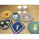A COLLECTION OF FIVE ASSORTED COLOURWAY WEDGWOOD JASPERWARE PIN DISHES TO INCLUDE A YELLOW AND BLACK