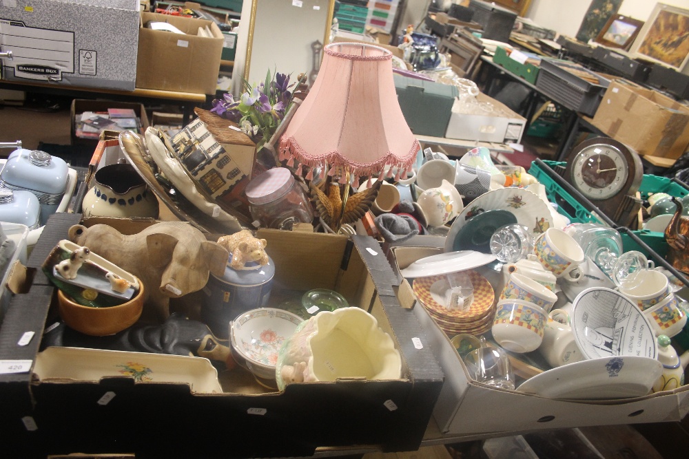 FOUR TRAYS OF ASSORTED CERAMICS ETC TO INCLUDE A TABLE LAMP