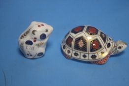 A ROYAL CROWN DERBY TORTOISE AND ROYAL CROWN DERBY MOUSE (2)