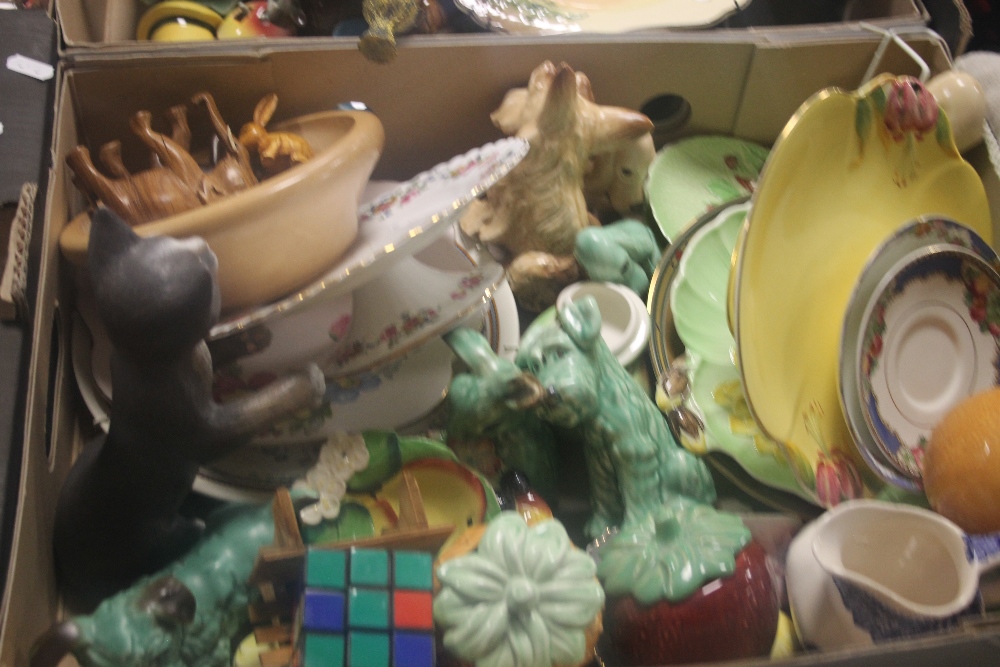 FOUR TRAYS OF ASSORTED CERAMICS TOGETHER WITH A SWAN KITCHEN SET - Image 2 of 3