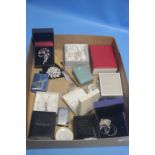 A TRAY OF COSTUME JEWELLERY, MAINLY BROOCHES TO INCLUDE JON RICHARDS EXAMPLES, SWAROVSKI