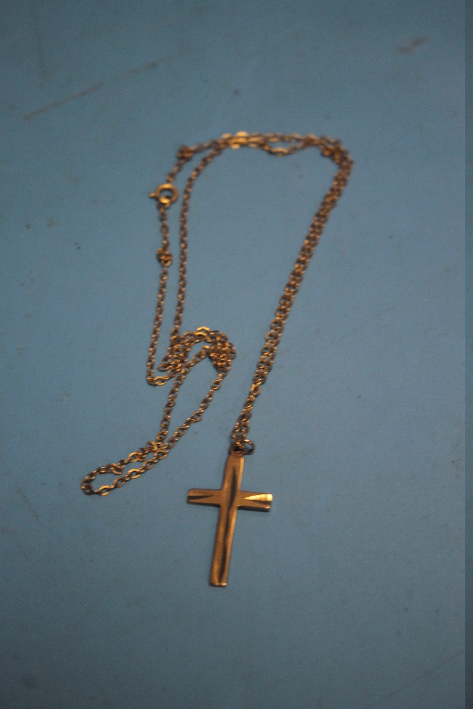 A BOXED ST. CHRISTOPHER AND CHAIN, 9 CT GOLD