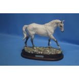 A LARGE LIMITED EDITION ROYAL DOULTON FIGURE OF DESERT ORCHID ON A WOODEN PLINTH WITH CERTIFICATE, H