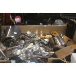 A TRAY OF ASSORTED METALWARE (TRAY NOT INCLUDED)