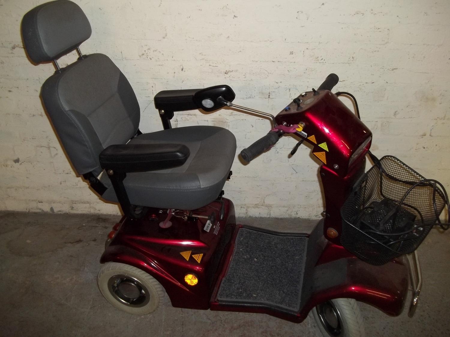 A CHARTWOOD RASCAL MOBILITY SCOOTER