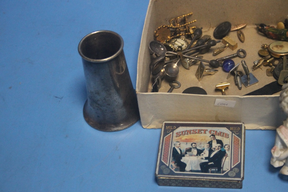 A TRAY OF COLLECTABLES TO INCLUDE DOLLS HOUSE FURNITURE, MARBLES, CUFFLINKS, SET OF FIVE COCKTAIL - Image 4 of 4