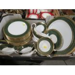 A TRAY SPODE ROYAL WINDSOR Y8078 CHINA TO INCLUDE DINNER PLATES, MEAT PLATE ETC