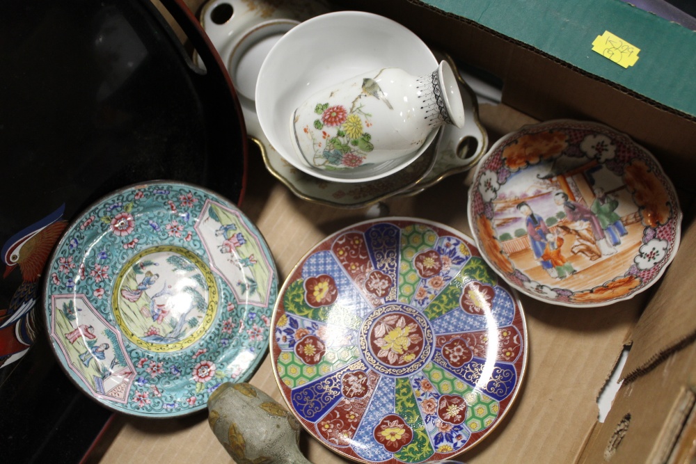 A TRAY OF ORIENTAL CERAMICS ETC. TO INCLUDE CLOISONNE EXAMPLES, SPECIMEN VASE, SERVING TRAY ETC. - Image 3 of 3