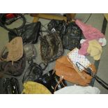 A QUANTITY OF LADIES DESIGNER STYLE HANDBAGS TO INCLUDE A RADLEY EXAMPLE, LEATHER EXAMPLES ETC.