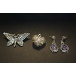 A SMALL QUANTITY OF SILVER JEWELLERY TO INCLUDE A MARCASITE BUTTERFLY BROOCH