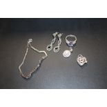 A BAG OF STERLING SILVER JEWELLERY TO INCLUDE MARCASITE EARRINGS, GEM SET RING ETC