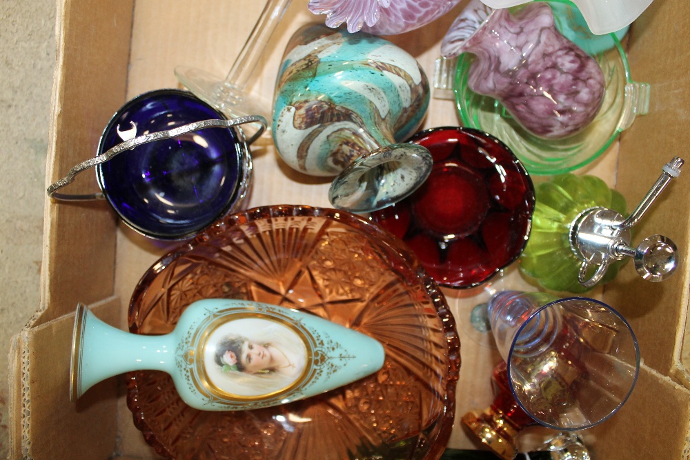 A TRAY OF STUDIO GLASSWARE ETC TO INCLUDE A HAND PAINTED VASE FOR RESTORATION, LIGHT SHADES ETC. - Image 3 of 4