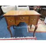 AN ANTIQUE OAK THREE DRAWER LOWBOY H-78 W-83 CM