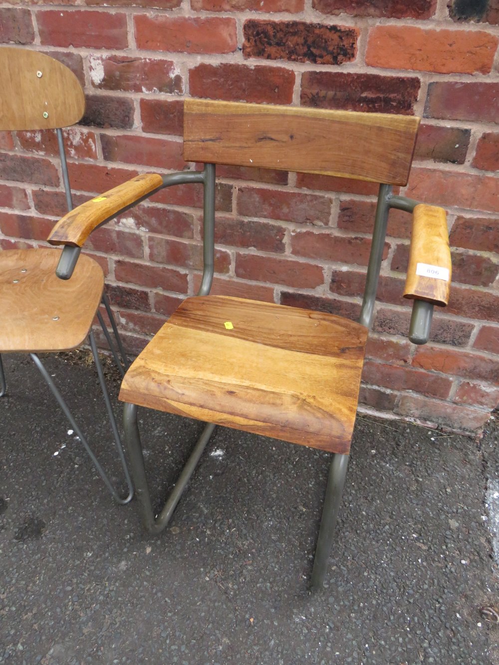 TWO MODERN INDUSTRIAL STYLE METAL AND WOOD CHAIRS - Bild 2 aus 3