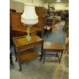 A VINTAGE OAK TROLLEY TOGETHER WITH A BARLEYTWIST STAND AND TABLE LAMP (3)