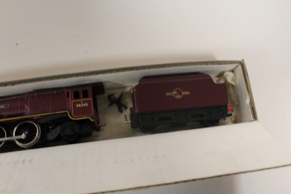A BOXED WRENN 2226 'CITY OF LONDON BR' 46245 LOCOMOTIVE AND TENDER - Image 3 of 3
