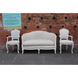 A FRENCH STYLE CREAM THREE PIECE SUITE COMPRISING A TWO SEATER CURVED SETTEE, MATCHING UPHOLSTERED
