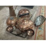 A BOX OF COPPER METALWARE TO INCLUDE A COPPER KETTLE, BRASS HANDLED JUG AND A TEAPOT