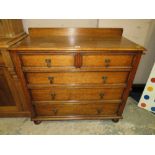 A HEAVY OAK 1930'S FIVE DRAWER CHEST W-105 CM