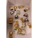 A COLLECTION OF MINIATURE CLOCKS TO INCLUDE BRASS AND MINIATURE EXAMPLES