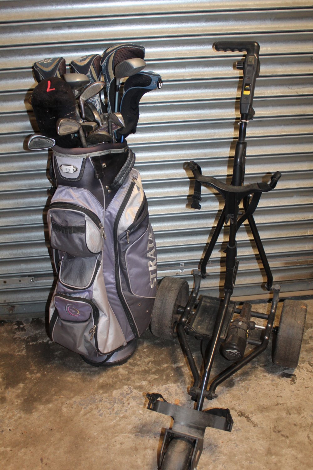 SET OF GOLF CLUBS TO INCLUDE SUNRIDGE TOGETHER WITH STRATA CARRY BAG AND POWER CADDY TROLLEY