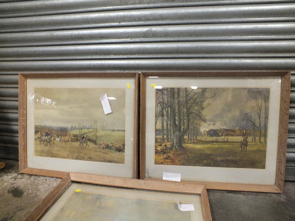 A COLLECTION OF HUNTING SCENE PRINTS - Bild 2 aus 5