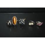 FIVE STERLING SILVER DRESS RINGS TO INCLUDE A TIGERS EYE EXAMPLE