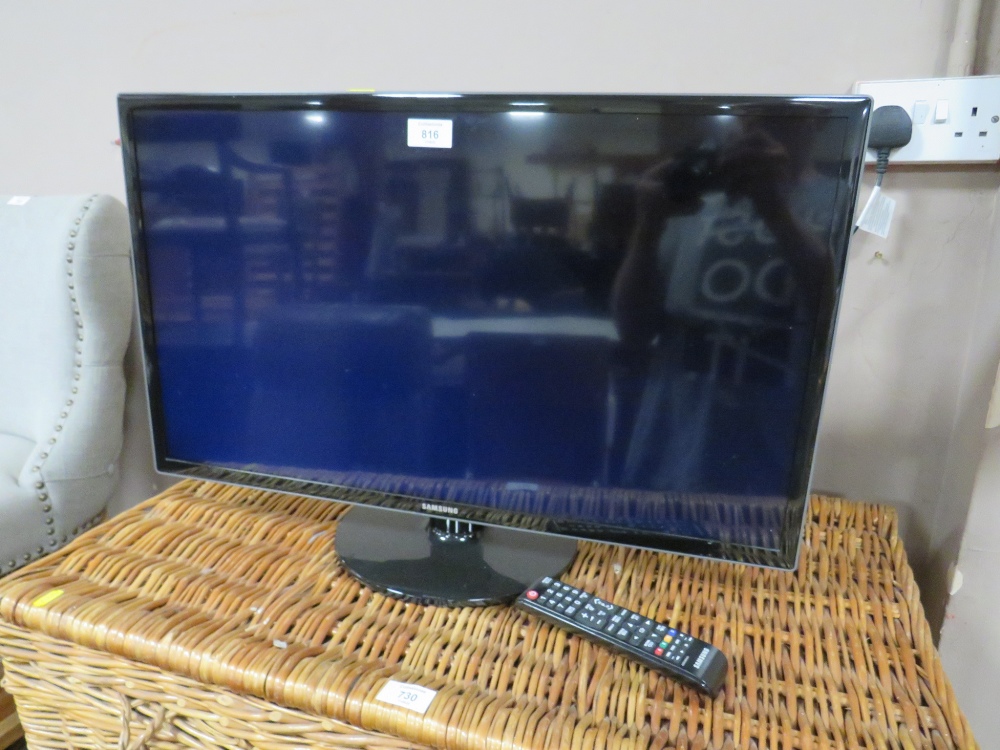 A SAMSUNG 31" FLATSCREEN TV - REMOTE