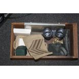 A WOODEN BOX OF MILITARIA ETC. TO INCLUDE A PAIR OF BINOCULARS