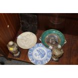 A COLLECTION OF ASSORTED CERAMICS TO INCLUDE A PRATTS STYLE TWIN HANDLED BOWL, TOGETHER WITH A WAX