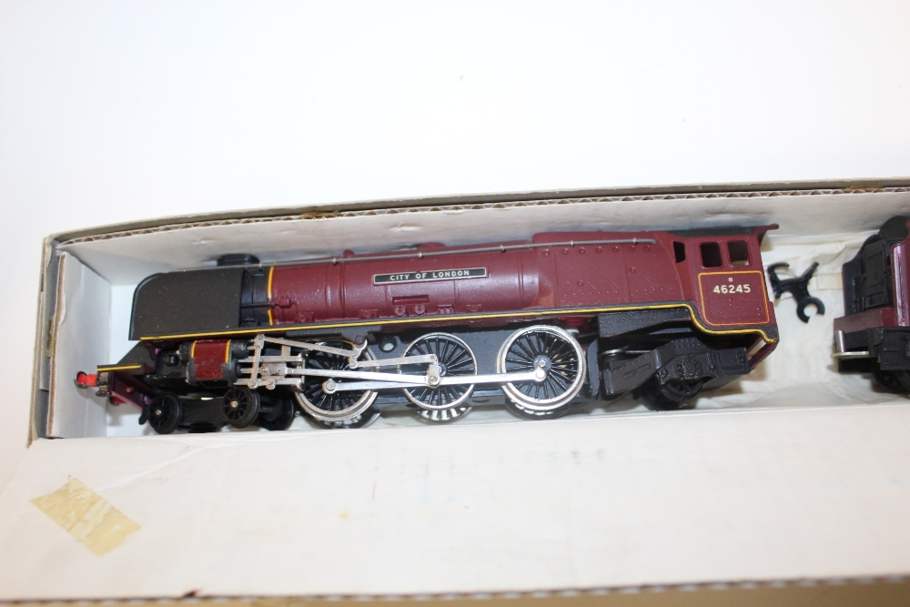 A BOXED WRENN 2226 'CITY OF LONDON BR' 46245 LOCOMOTIVE AND TENDER - Image 2 of 3