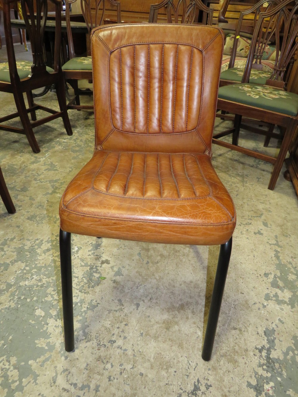 A RETRO STYLE BROWN LEATHER DINING CHAIR