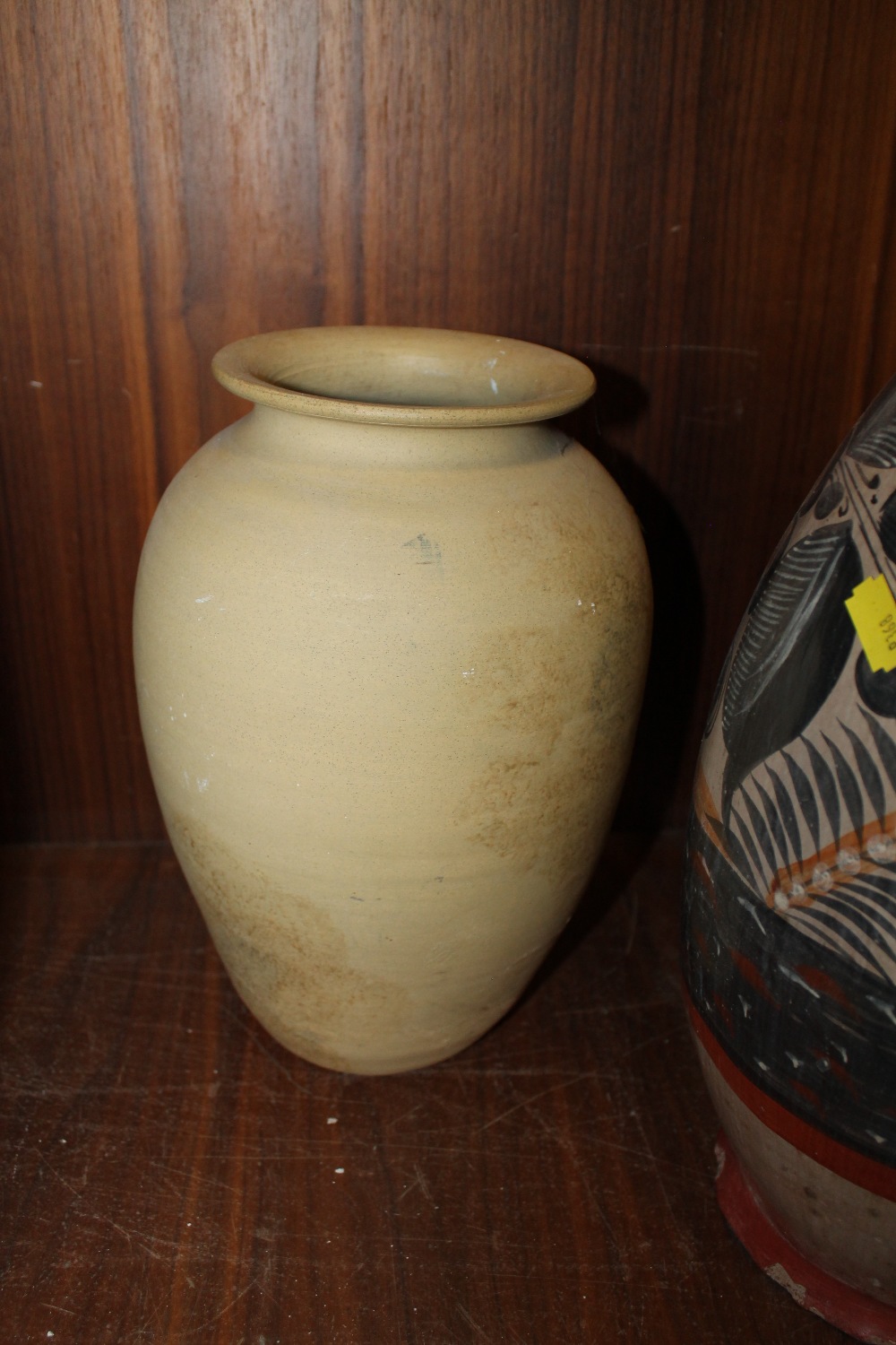 A LARGE HAND PAINTED VASE, TOGETHER WITH A SMALLER EXAMPLE (2) - Image 3 of 3