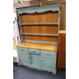 A SHABBY CHIC STYLE PAINTED PINE KITCHEN DRESSER - H 176 CM, W 131 CM