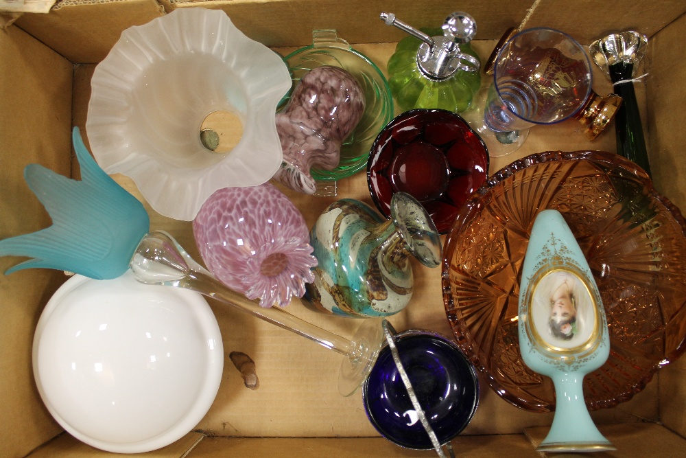 A TRAY OF STUDIO GLASSWARE ETC TO INCLUDE A HAND PAINTED VASE FOR RESTORATION, LIGHT SHADES ETC.