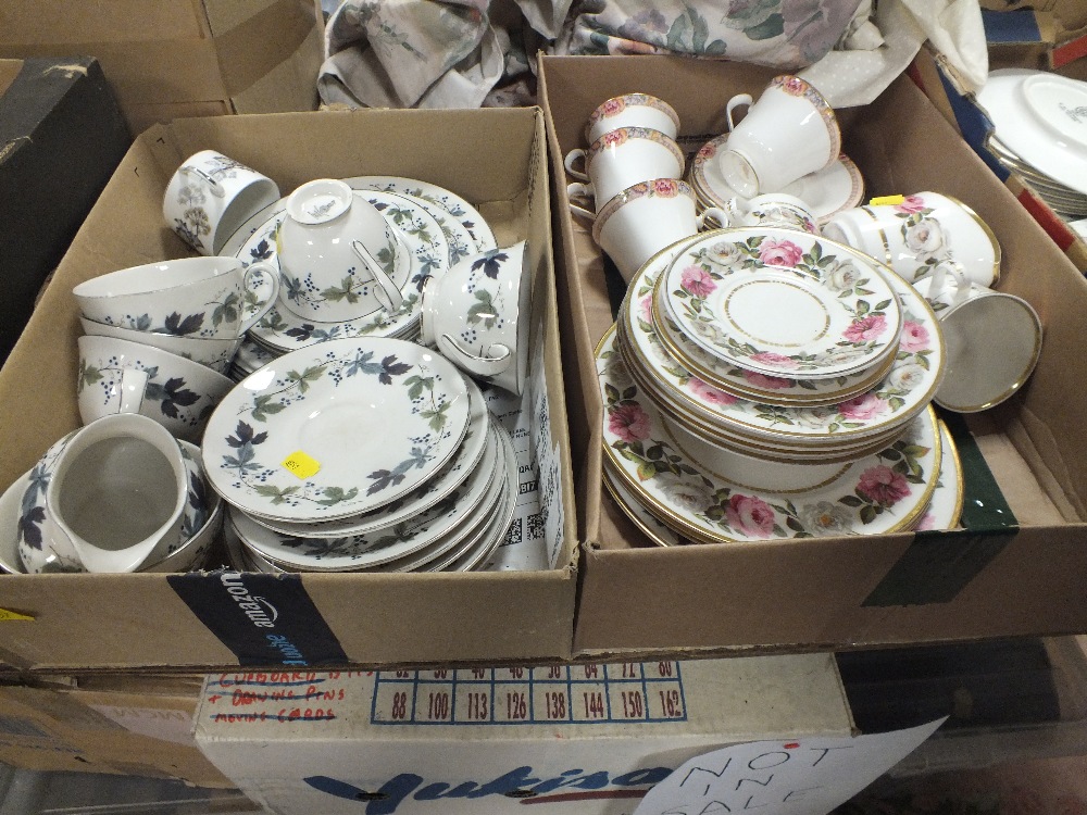 TWO BOXES OF DOULTON AND ROYAL WORCESTER CHINA TO INCLUDE ROYAL DOULTON DARJEELING, ROYAL