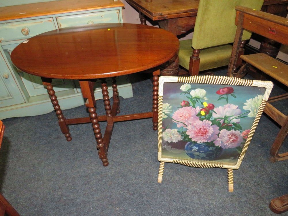 A VINTAGE OAK OVAL TILT-TOP TABLE/SCREEN AND ANOTHER SCREEN (2)