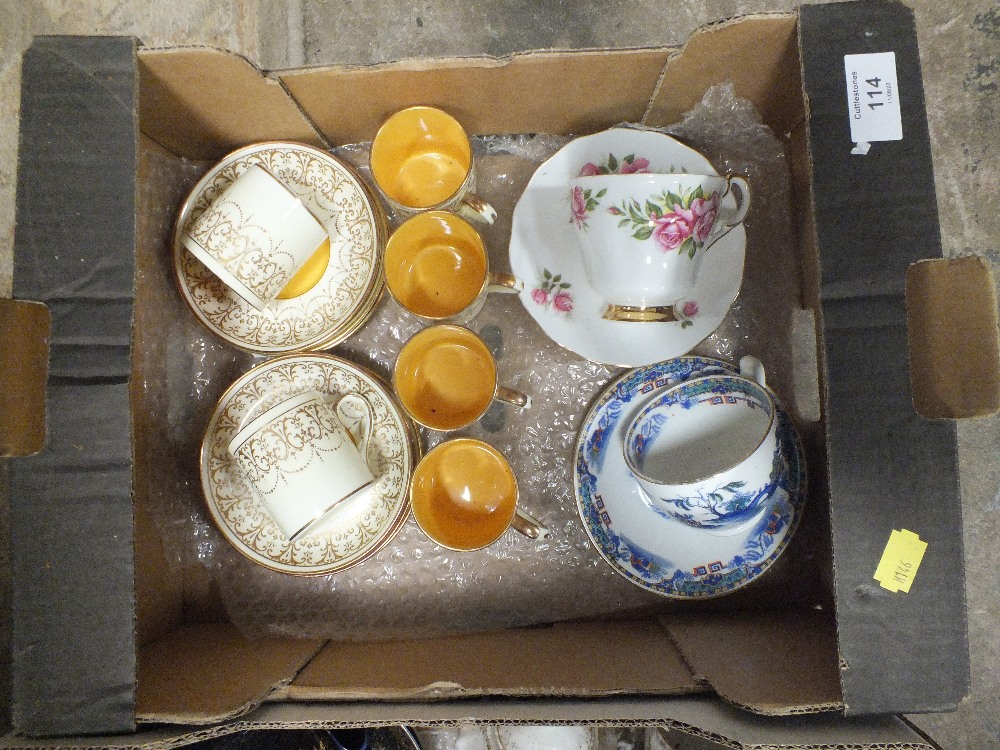 TWO SMALL TRAYS OF CUPS AND SAUCERS ETC TO INCLUDE CROWN STAFFORDSHIRE, ROYAL DOULTON ETC - Image 2 of 4