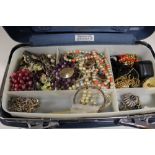 A HARD CASE CONTAINING VINTAGE AND MODERN COSTUME JEWELLERY ETC