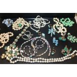 A COLLECTION OF JADE, PEARL AND TURQUOISE STYLE JEWELLERY ETC. TO INCLUDE A PAIR OF YELLOW METAL