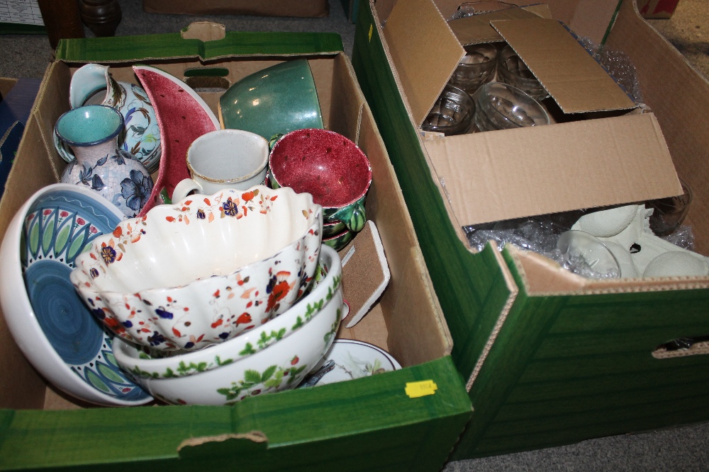 A TRAY OF ASSORTED CERAMICS TO INCLUDE A PORTMEIRION FRUIT BOWL, TOGETHER WITH A TRAY OF