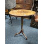 A 19TH CENTURY OVAL PEDESTAL TABLE OF SMALL SLIM PROPORTIONS H-74 CM
