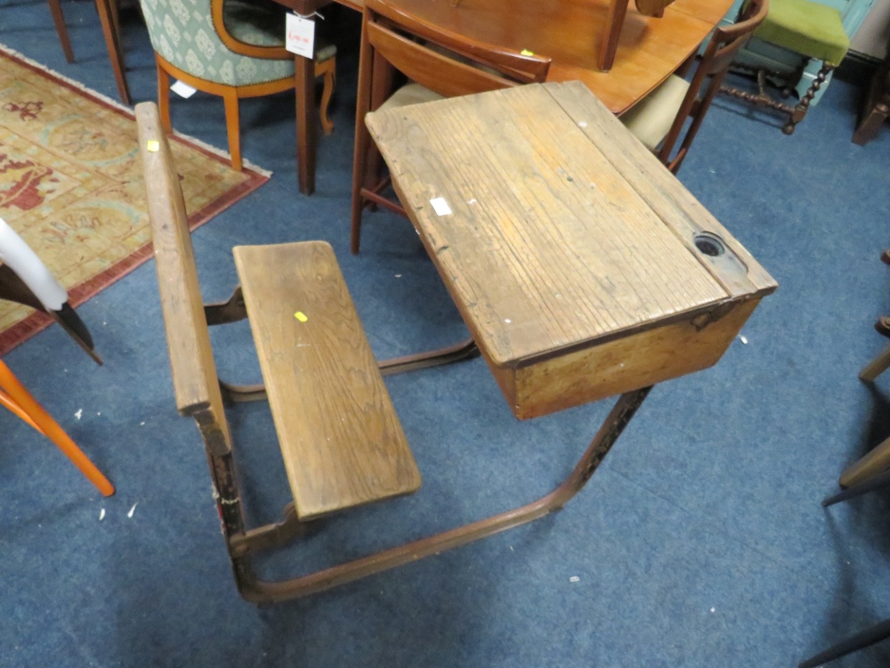 A VINTAGE CHILDS SCHOOL DESK AND JOINED CHAIR - Image 2 of 5